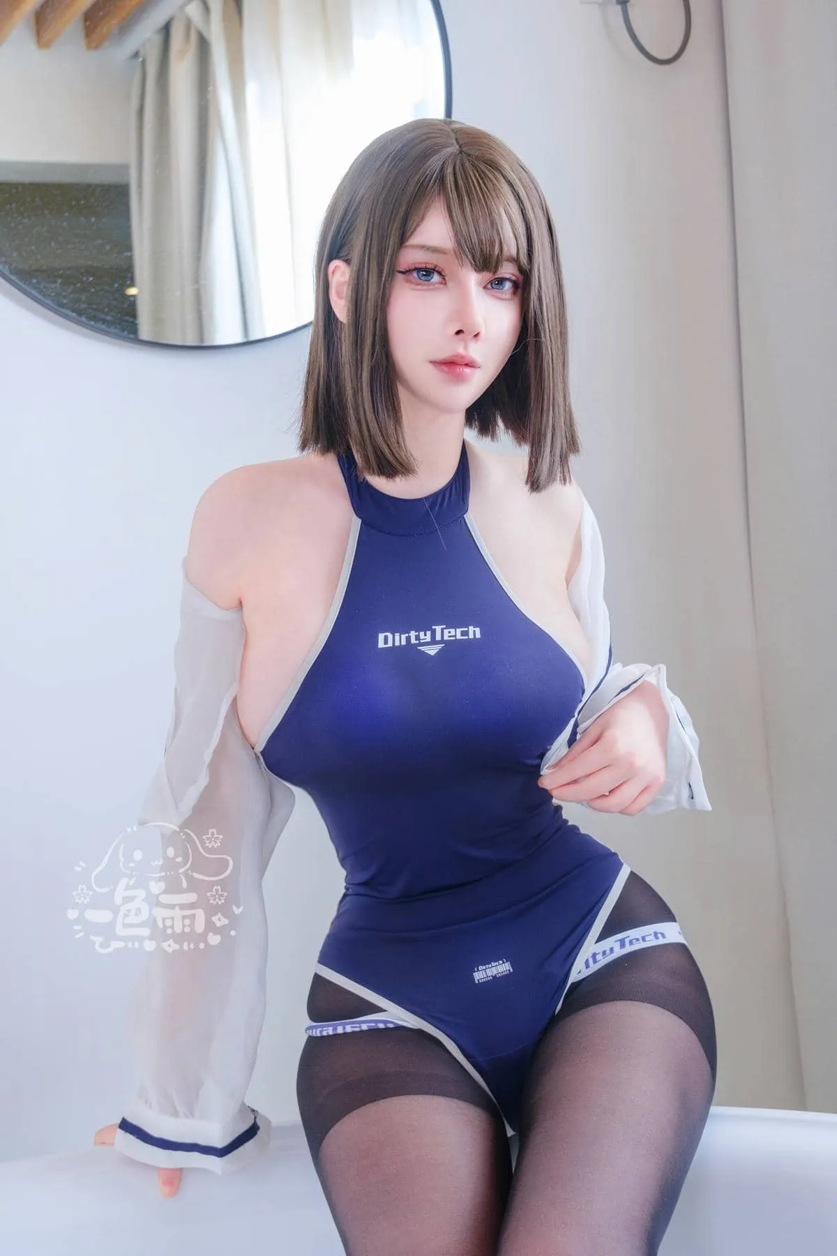 一色雨蓝色主题服装近景写真