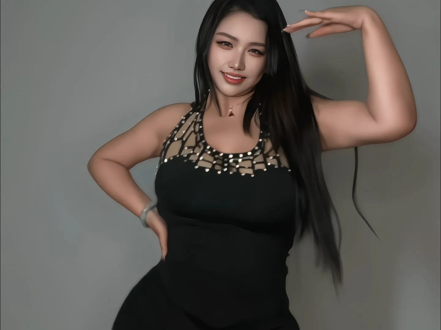 严厉的王指导黑色服装室内造型照片