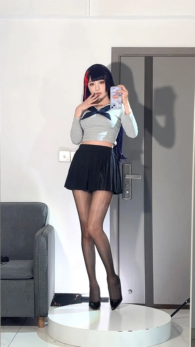 乙醇子室内服装造型图片