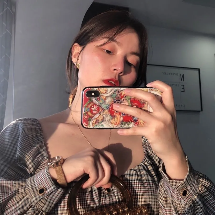 发发儿格纹服装自拍造型照片