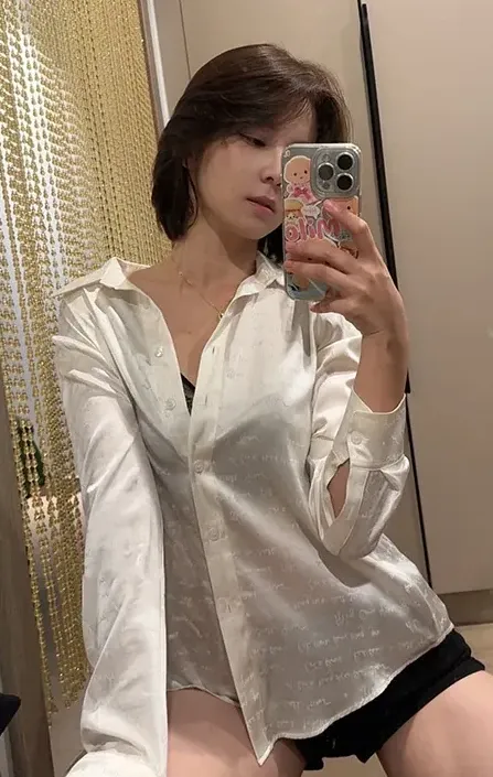 孬子妹暖色室内环境造型照片