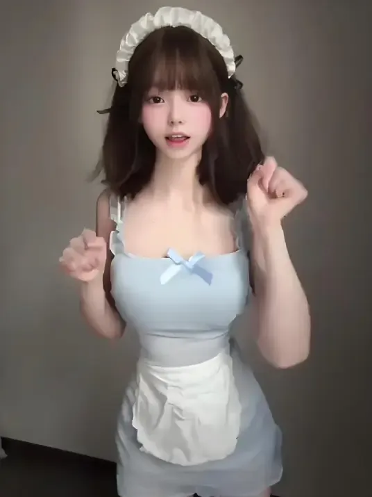 小马漫漫长发造型与服装搭配图片