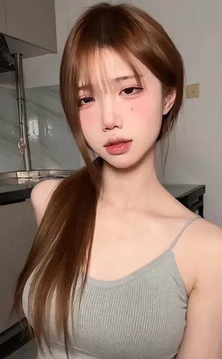 yoke棕色长发日常穿搭照片