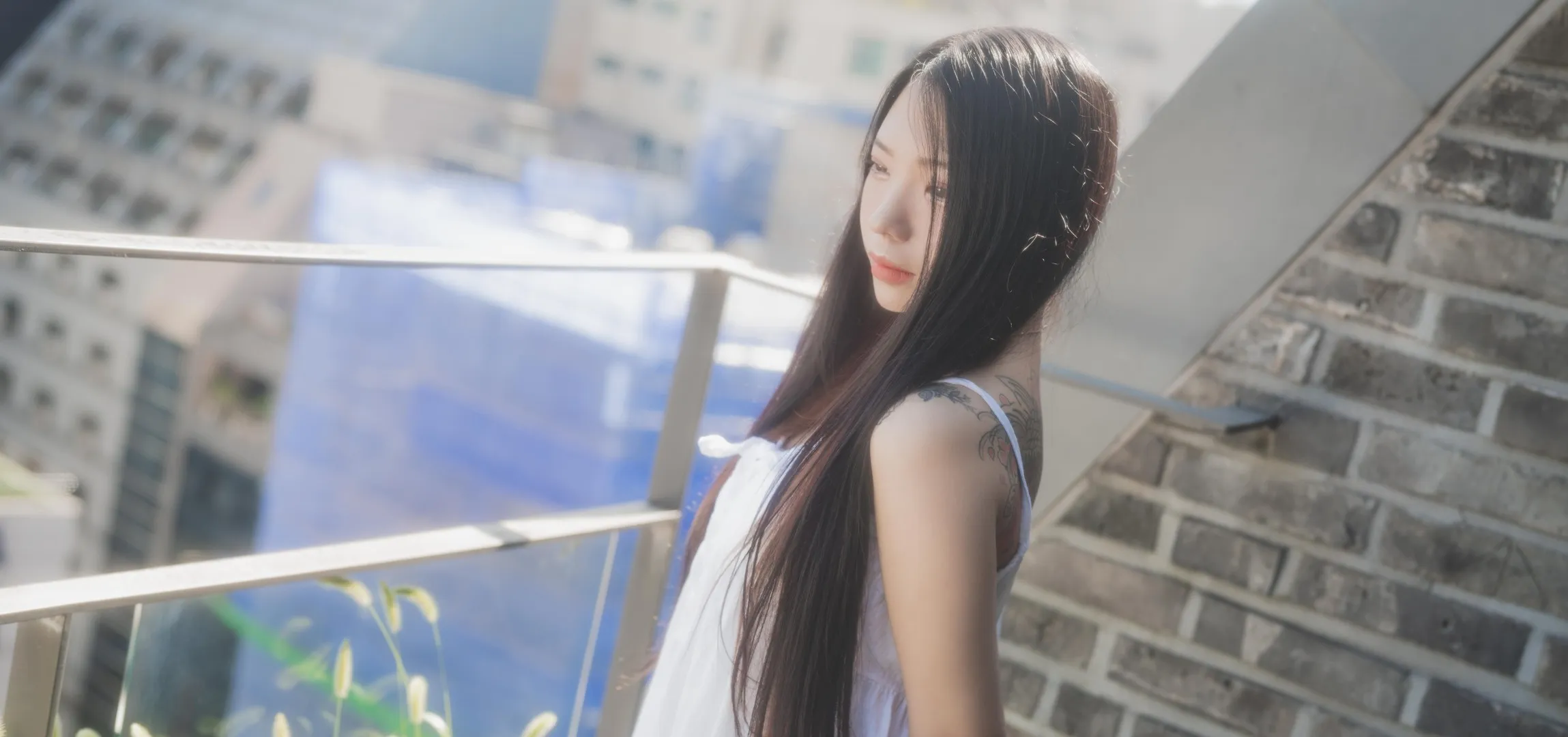 YeonHwa(연화)白色服装长发造型照片