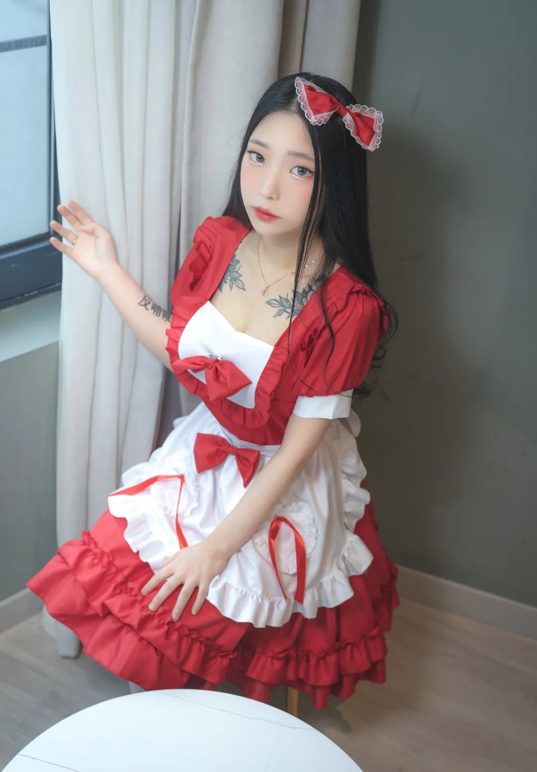 YeonHwa(연화)红白配色服装室内照片