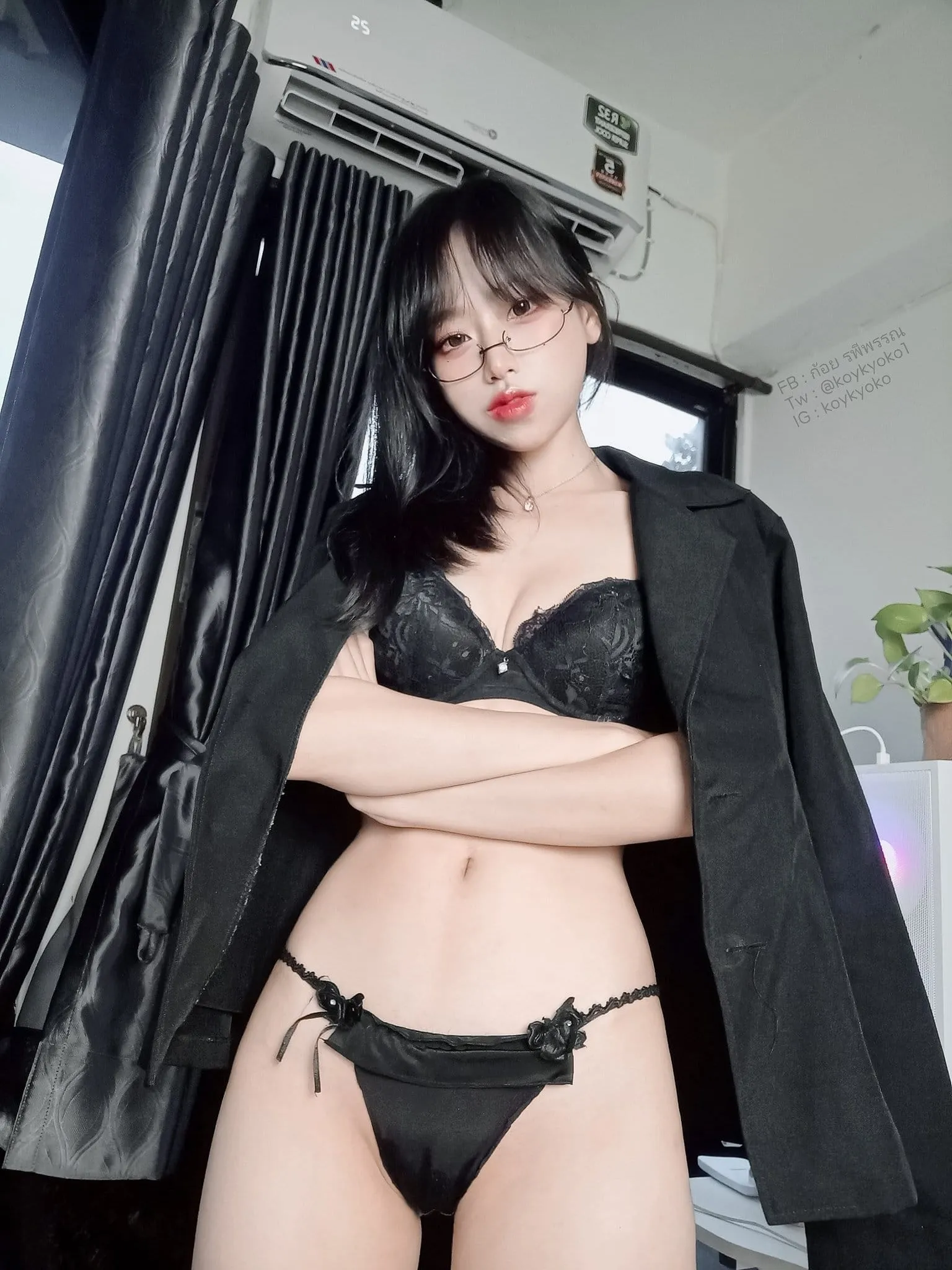 kyokoyaki黑色服饰室内造型照片