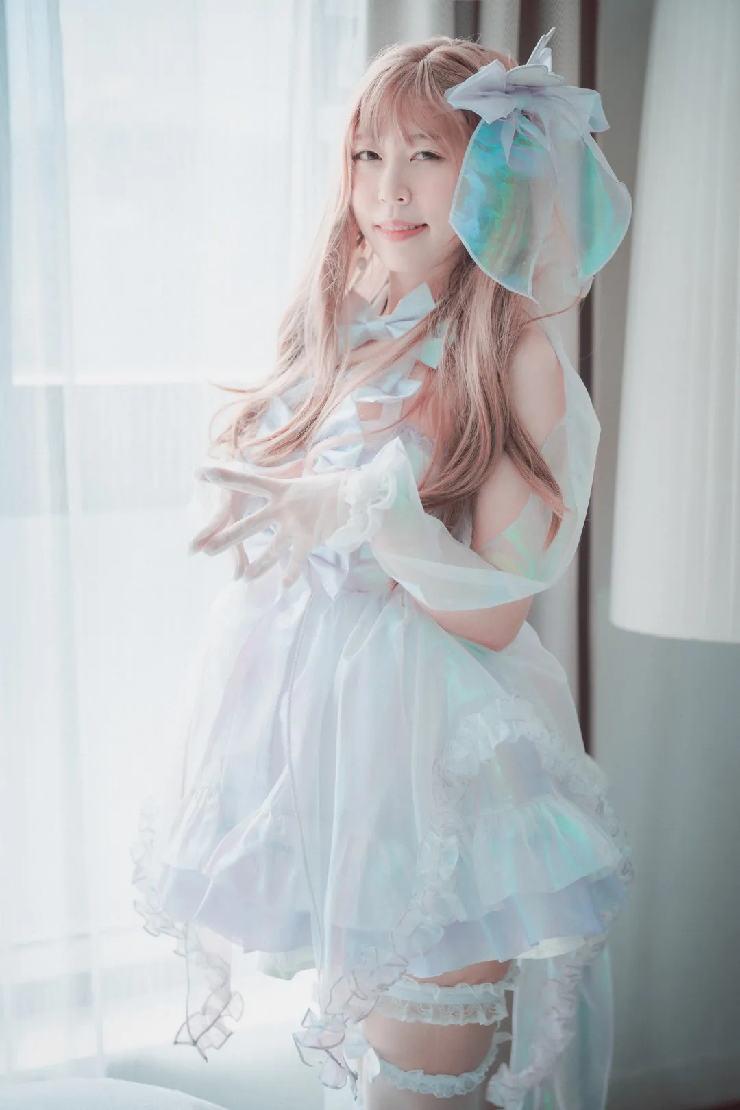 Mozzi(모찌)浅色系服装窗边造型照片