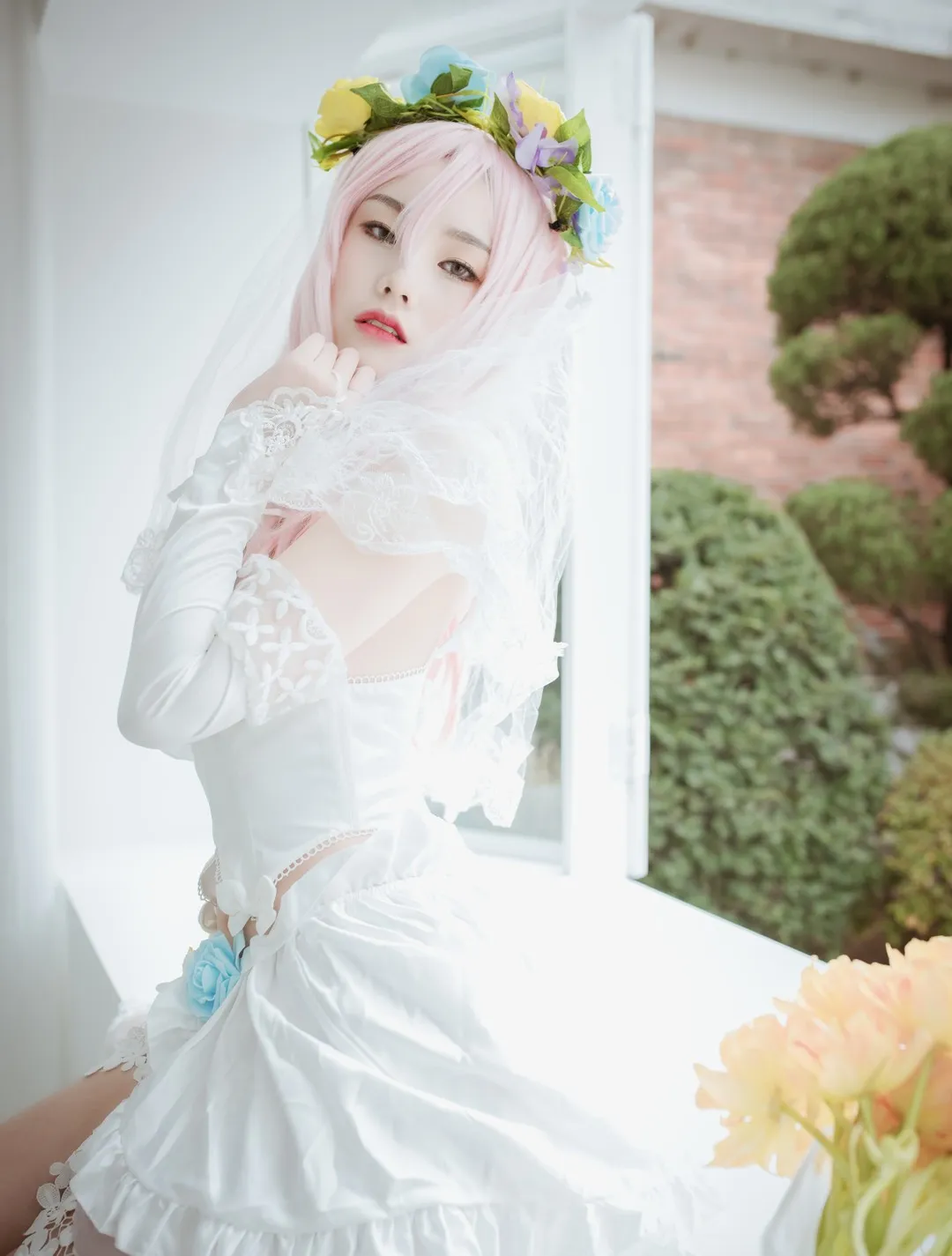 Yuna (윤아)白色服装和花环造型照片