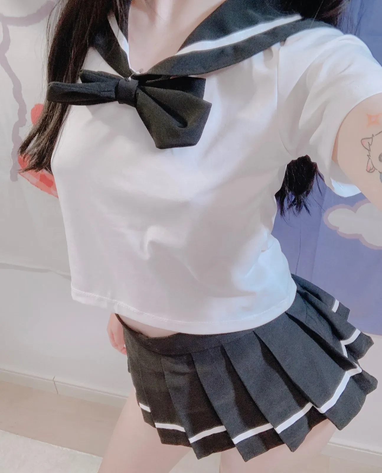 里有黑白制服造型图片