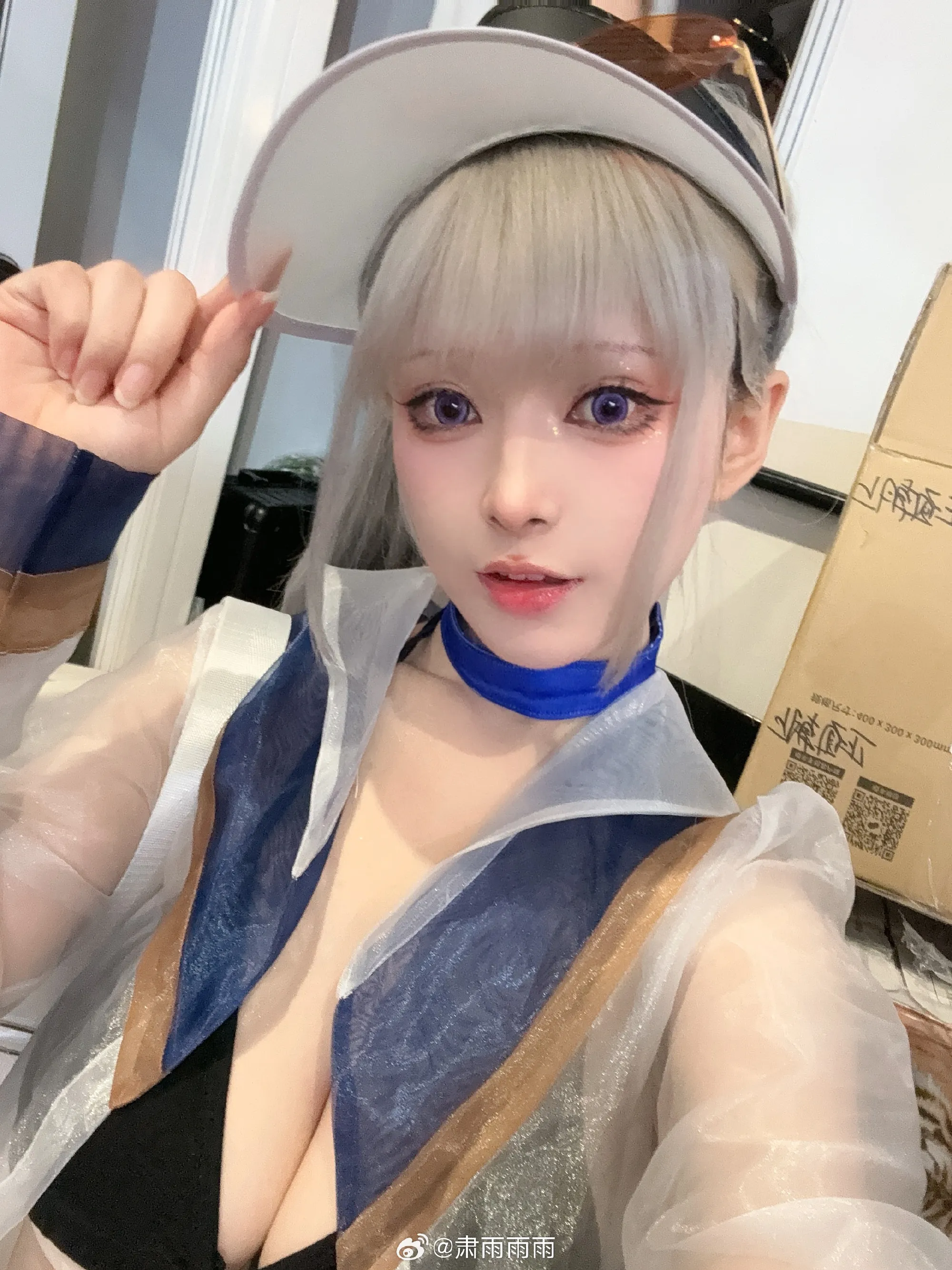 肃雨雨雨蓝白服装Cosplay自拍照片