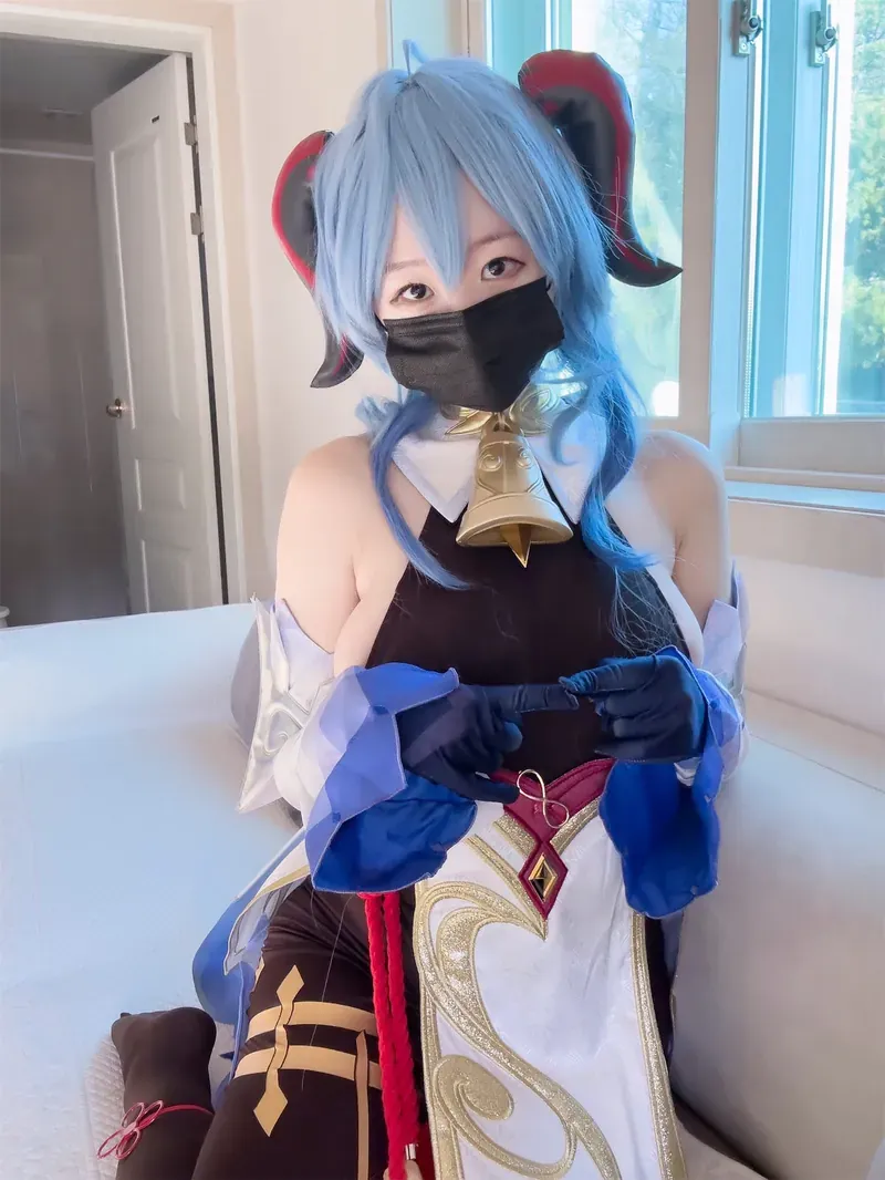 Eve蓝色假发角色扮演造型照片