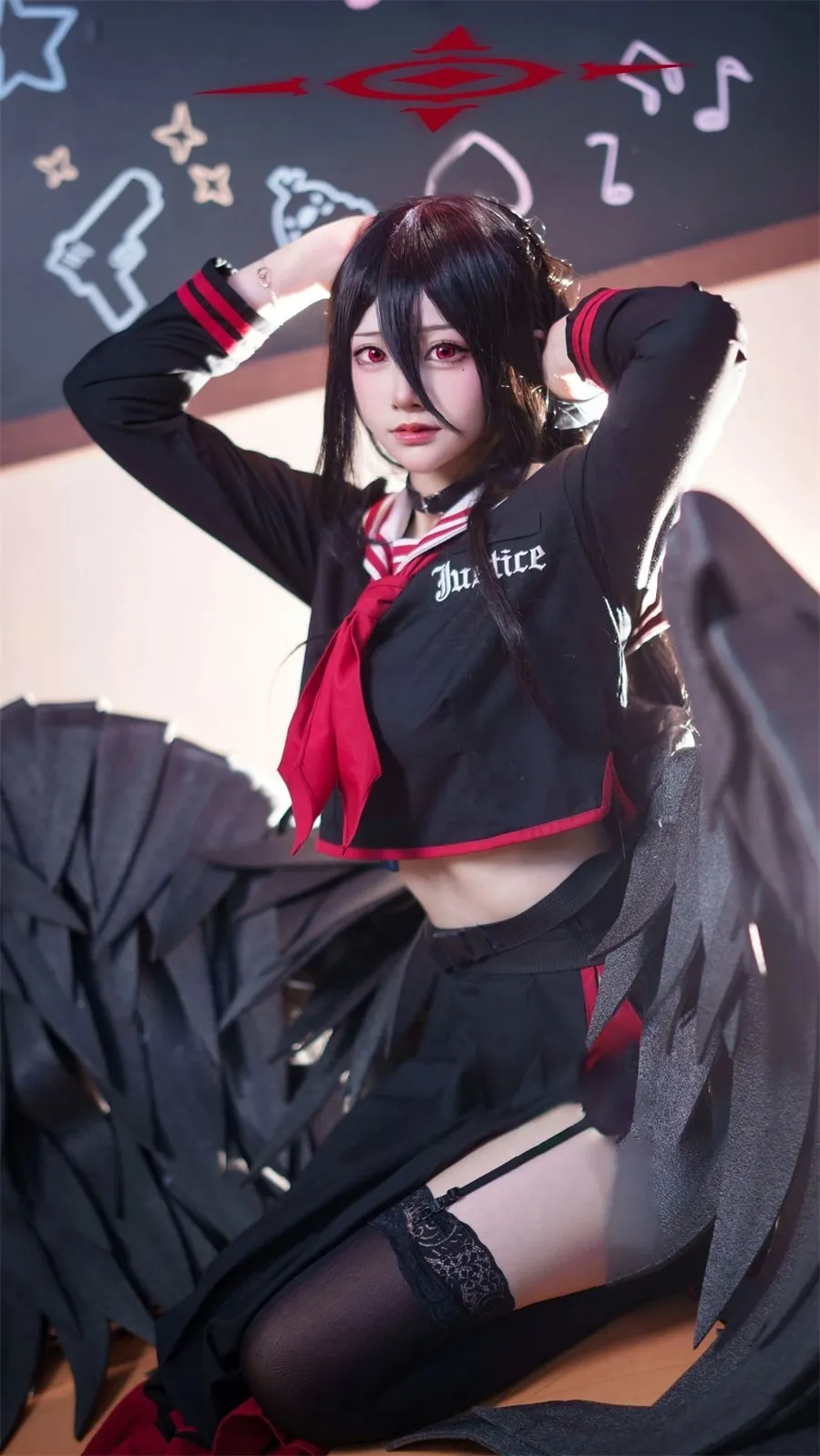 halo_酱 Coser halo_酱黑红色角色服装造型照片