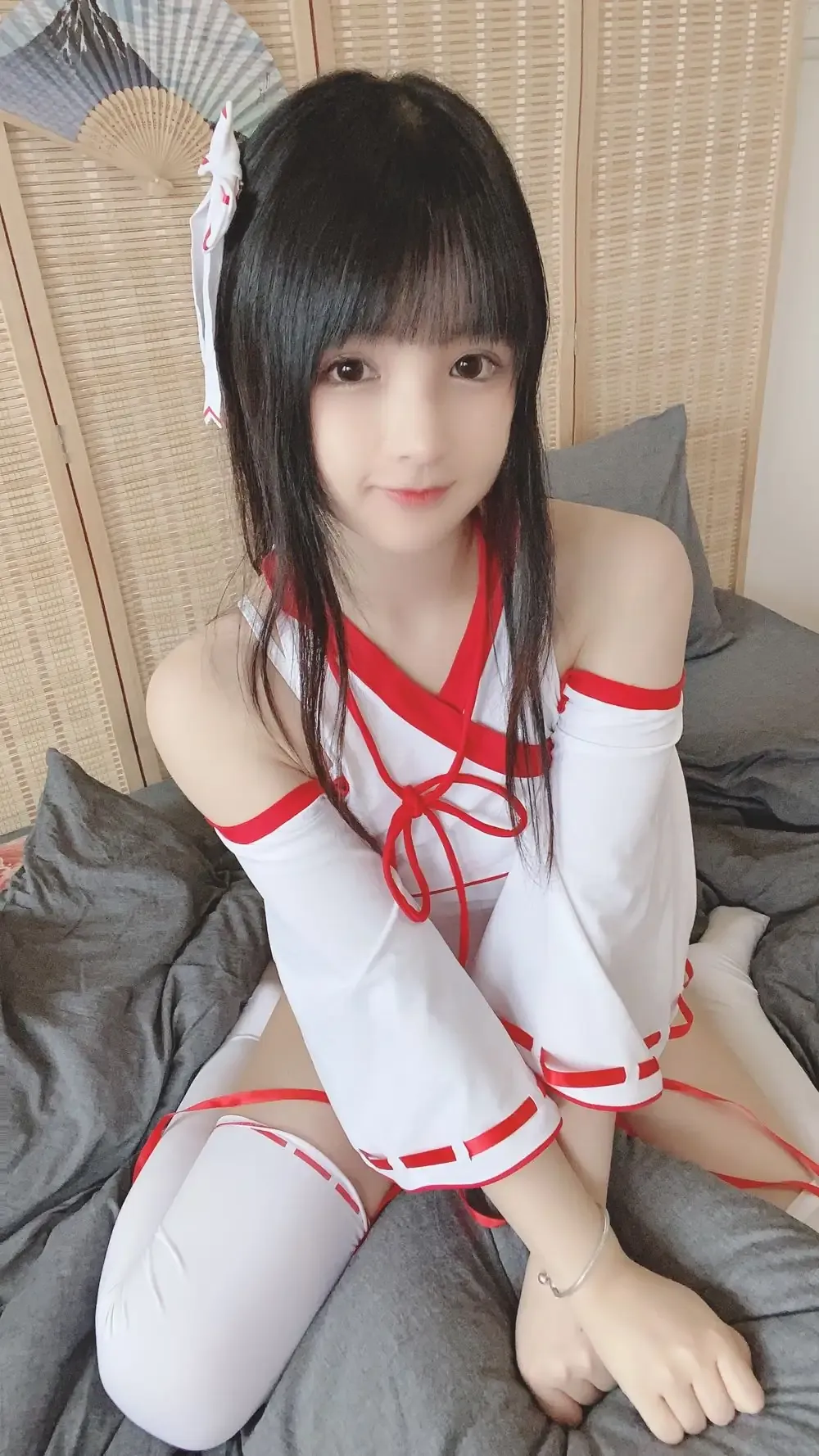 HaneAme雨波白红角色服装室内照片