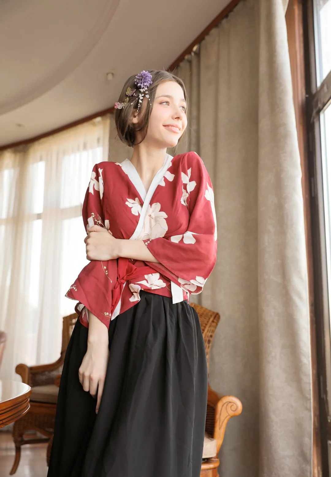 MliaAzulTokyoDoll红色花纹服饰室内站姿照片